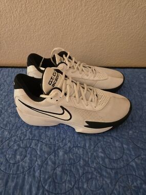 Men's Nike GT Cut Academy Basketball Shoes